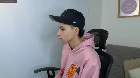 yulian_vasquez online show from 09-25-25, 12:09