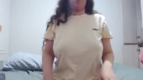 Snapshot of yuliana_25 chatting on 03-20-26, 10:03 yuliana_25 online show from 03-20-26, 10:03