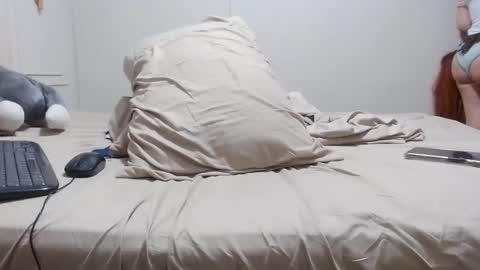 Snapshot of yuliana_25 chatting on 04-26-26, 10:18 yuliana_25 online show from 04-26-26, 10:18