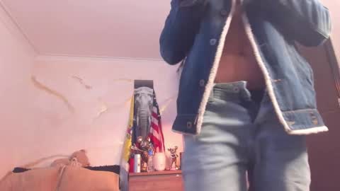 Snapshot of yulianpereira25 chatting on 03-16-26, 12:27 yulian 2811 online show from 03-16-26, 12:27