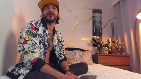 Snapshot of yulianpereira25 chatting on 05-31-26, 11:17 yulian 2811 online show from 05-31-26, 11:17