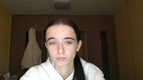 Yuliia online show from 10-31-25, 08:37