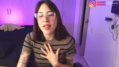 Snapshot of yulienne chatting on 11-09-25, 01:37 Yulienne online show from 11-09-25, 01:37