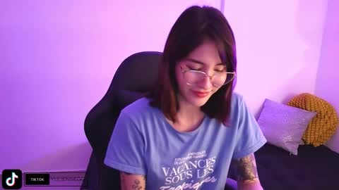 Snapshot of yulienne chatting on 11-19-25, 02:44 Yulienne online show from 11-19-25, 02:44