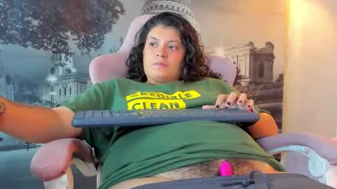 Snowflake online show from 09-25-25, 03:49