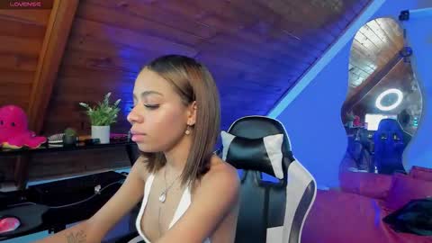 Snapshot of yumi_hanna chatting on 12-15-25, 02:49 yumi_hanna online show from 12-15-25, 02:49