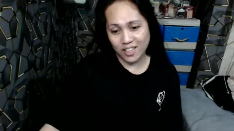 yumi online show from 10-27-25, 03:49