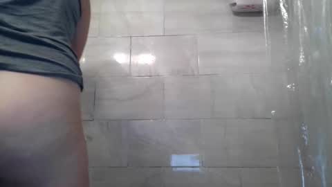 Snapshot of yumiepussyy chatting on 12-17-25, 10:27 Payton kelly online show from 12-17-25, 10:27