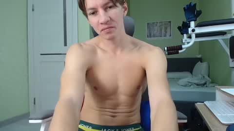 Snapshot of yummyalexxx chatting on 01-17-25, 08:55 Alex online show from 01-17-25, 08:55