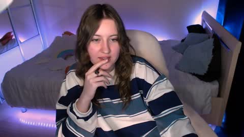 Snapshot of yummypolly chatting on 01-10-25, 12:59 YummyPolly online show from 01-10-25, 12:59