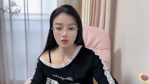 Snapshot of yuner0715 chatting on 12-07-24, 08:33 YunEr online show from 12-07-24, 08:33