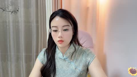Snapshot of yuner0715 chatting on 12-11-24, 12:02 YunEr online show from 12-11-24, 12:02