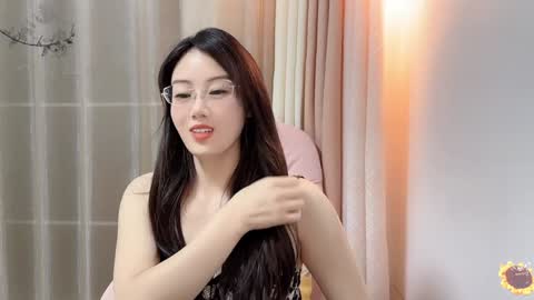 Snapshot of yuner0715 chatting on 12-12-24, 02:11 YunEr online show from 12-12-24, 02:11