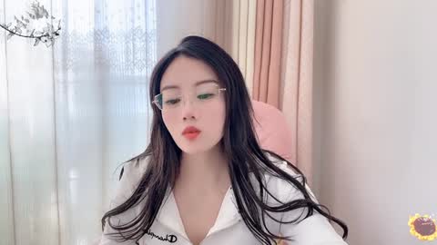 Snapshot of yuner0715 chatting on 12-14-24, 02:56 YunEr online show from 12-14-24, 02:56