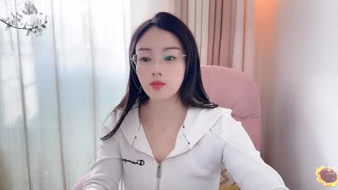 Snapshot of yuner0715 chatting on 12-14-24, 06:02 YunEr online show from 12-14-24, 06:02
