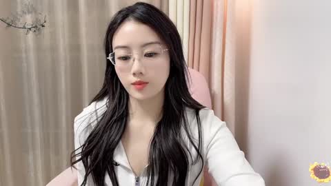 Snapshot of yuner0715 chatting on 12-15-24, 09:35 YunEr online show from 12-15-24, 09:35