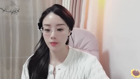 Snapshot of yuner0715 chatting on 12-17-24, 02:33 YunEr online show from 12-17-24, 02:33