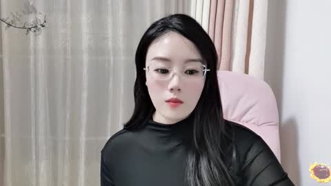 Snapshot of yuner0715 chatting on 12-18-24, 02:06 YunEr online show from 12-18-24, 02:06