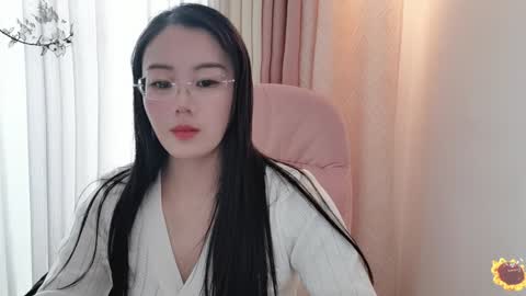 Snapshot of yuner0715 chatting on 12-24-24, 06:00 YunEr online show from 12-24-24, 06:00