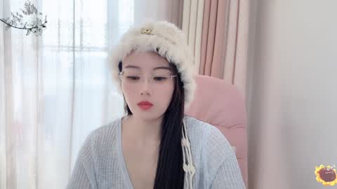 Snapshot of yuner0715 chatting on 12-30-24, 03:25 YunEr online show from 12-30-24, 03:25