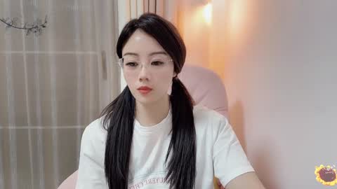 Snapshot of yuner0715 chatting on 01-18-25, 02:12 YunEr online show from 01-18-25, 02:12