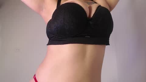 Snapshot of yungelitamor_ chatting on 01-21-25, 10:41 ELITA online show from 01-21-25, 10:41