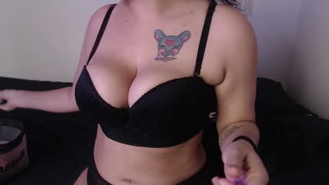 Snapshot of yungelitamor_ chatting on 01-26-25, 04:51 ELITA online show from 01-26-25, 04:51