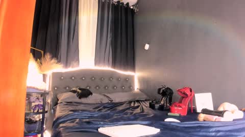 Snapshot of yuriefoster chatting on 02-07-25, 01:53 Yurie online show from 02-07-25, 01:53