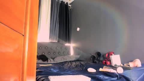 Snapshot of yuriefoster chatting on 02-10-25, 12:18 Yurie online show from 02-10-25, 12:18