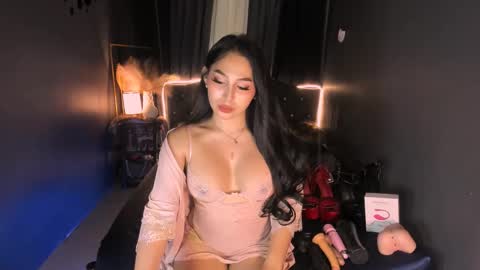 Snapshot of yuriefoster chatting on 02-13-25, 12:32 Yurie online show from 02-13-25, 12:32