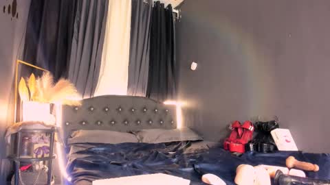 Snapshot of yuriefoster chatting on 02-14-25, 07:17 Yurie online show from 02-14-25, 07:17