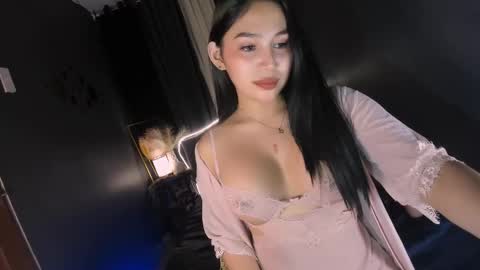 Snapshot of yuriefoster chatting on 02-25-25, 03:09 Yurie online show from 02-25-25, 03:09