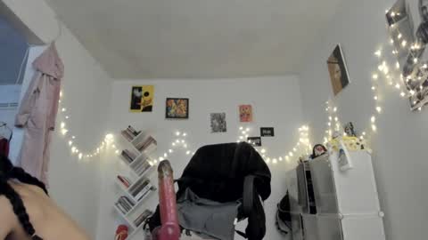 Snapshot of yury_sun chatting on 12-10-24, 08:05 paola online show from 12-10-24, 08:05