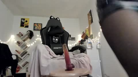 Snapshot of yury_sun chatting on 01-24-25, 03:43 paola online show from 01-24-25, 03:43