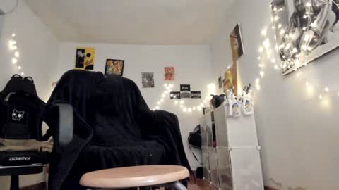 Snapshot of yury_sun chatting on 02-02-25, 11:00 paola online show from 02-02-25, 11:00