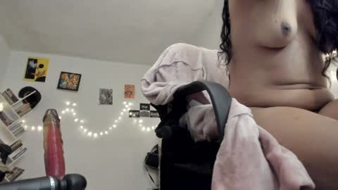 Snapshot of yury_sun chatting on 02-03-25, 02:03 paola online show from 02-03-25, 02:03