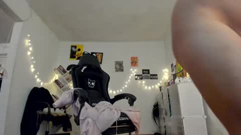 Snapshot of yury_sun chatting on 02-20-25, 04:50 paola online show from 02-20-25, 04:50