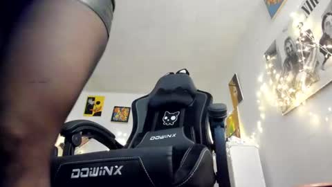 Snapshot of yury_sun chatting on 02-21-25, 09:43 paola online show from 02-21-25, 09:43