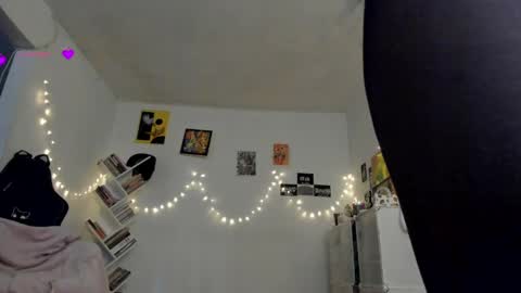 Snapshot of yury_sun chatting on 02-27-25, 10:31 paola online show from 02-27-25, 10:31