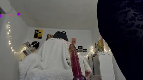 Snapshot of yury_sun chatting on 03-02-25, 02:08 paola online show from 03-02-25, 02:08