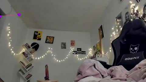 Snapshot of yury_sun chatting on 03-09-25, 01:04 paola online show from 03-09-25, 01:04