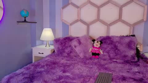 Snapshot of yvi_taylor chatting on 03-30-26, 12:39 yvi online show from 03-30-26, 12:39