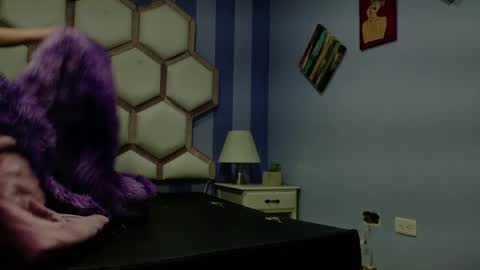 Snapshot of yvi_taylor chatting on 04-11-26, 11:58 yvi online show from 04-11-26, 11:58