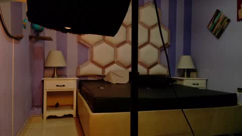Snapshot of yvi_taylor chatting on 04-16-26, 12:06 yvi online show from 04-16-26, 12:06