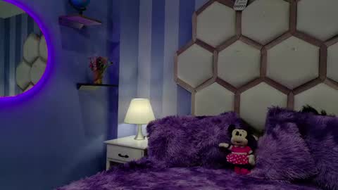 Snapshot of yvi_taylor chatting on 04-20-26, 12:08 yvi online show from 04-20-26, 12:08