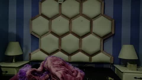 Snapshot of yvi_taylor chatting on 05-04-26, 12:12 yvi online show from 05-04-26, 12:12