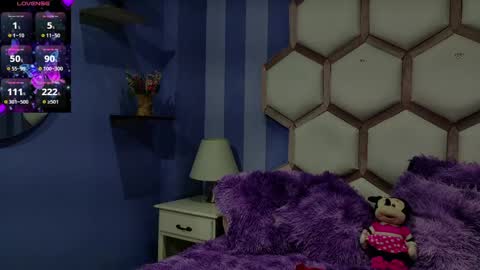 Snapshot of yvi_taylor chatting on 05-05-26, 12:13 yvi online show from 05-05-26, 12:13