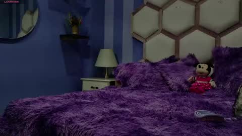 Snapshot of yvi_taylor chatting on 05-11-26, 12:33 yvi online show from 05-11-26, 12:33