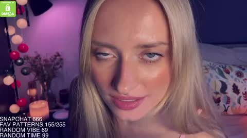 The Queen Bitch of the United Kingdom online show from 04-10-26, 05:56