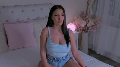 Laura online show from 12-02-25, 05:02